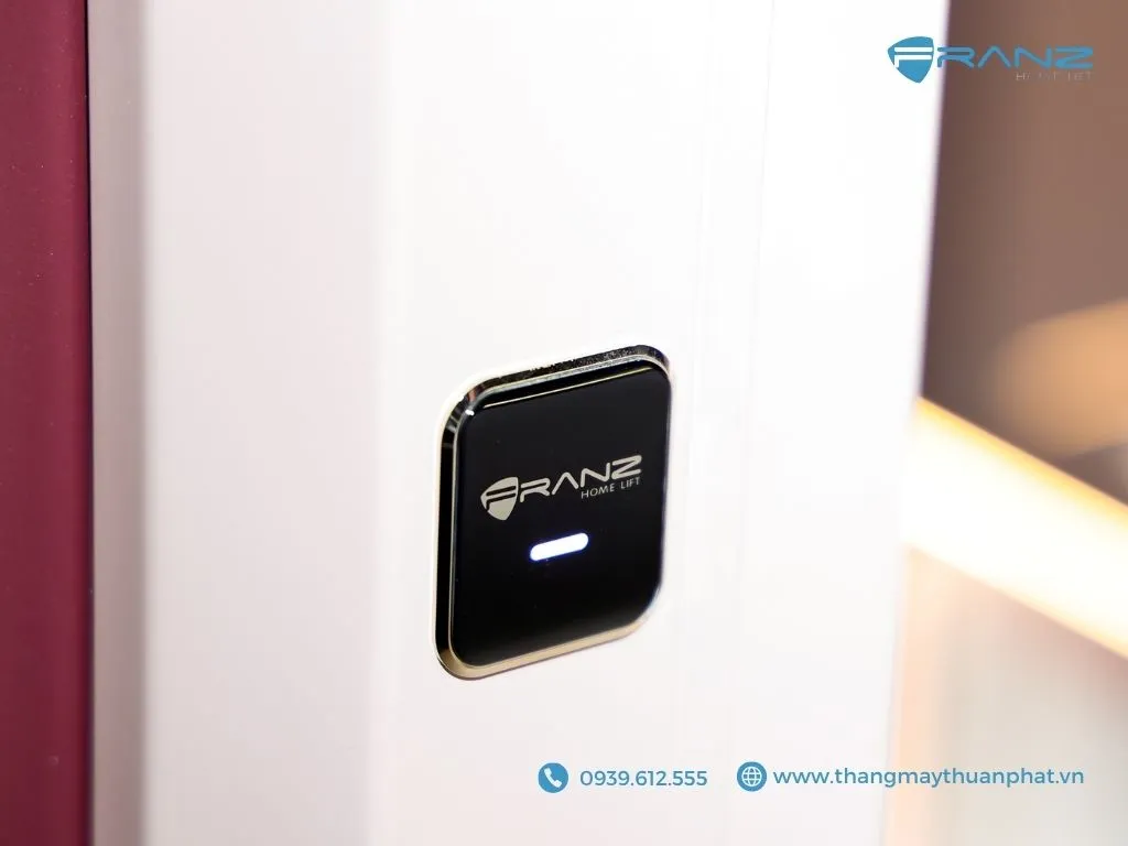 Thang máy kính Franz cửa mở 2 cánh