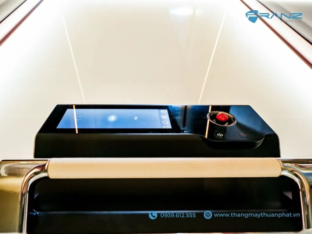 Thang máy kính Franz cửa mở 2 cánh