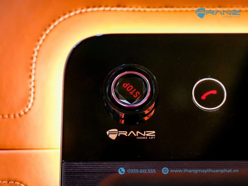 Thang máy kính Franz cửa mở 2 cánh
