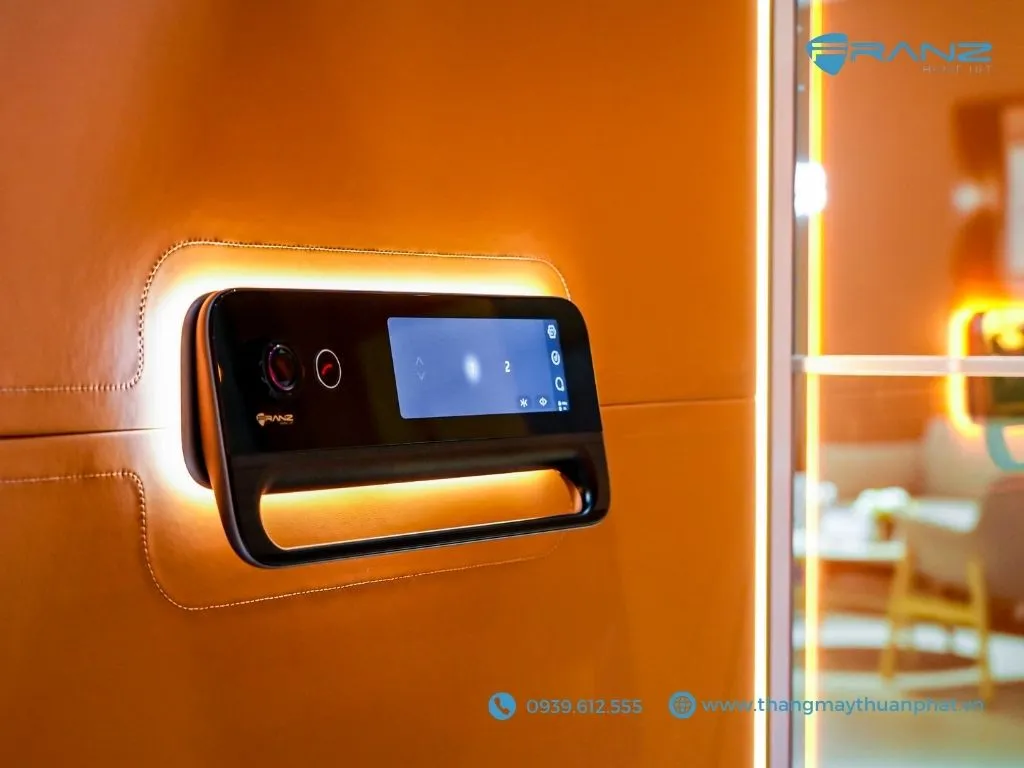 Thang máy kính Franz cửa mở 2 cánh