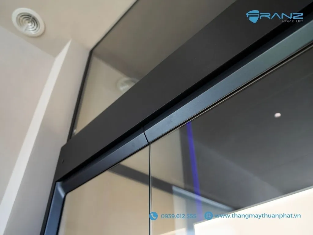 Thang máy kính Franz cửa mở 2 cánh