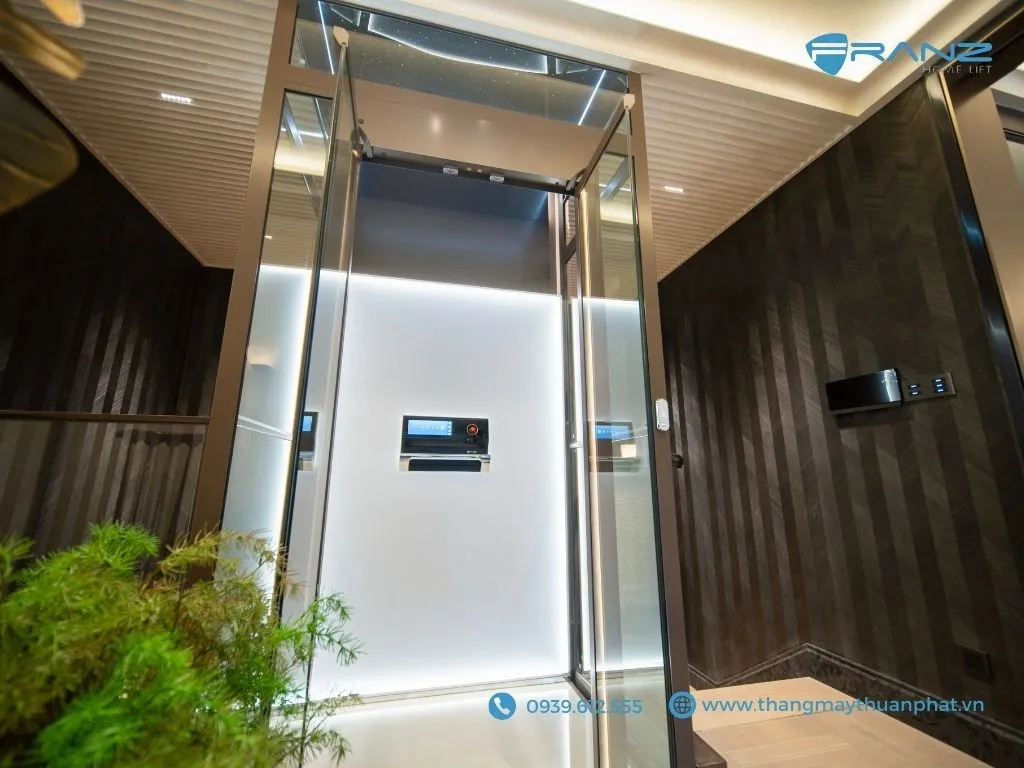 Thang máy kính Franz cửa mở 2 cánh