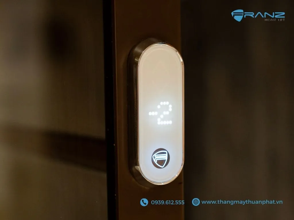 Thang máy kính Franz cửa mở 2 cánh