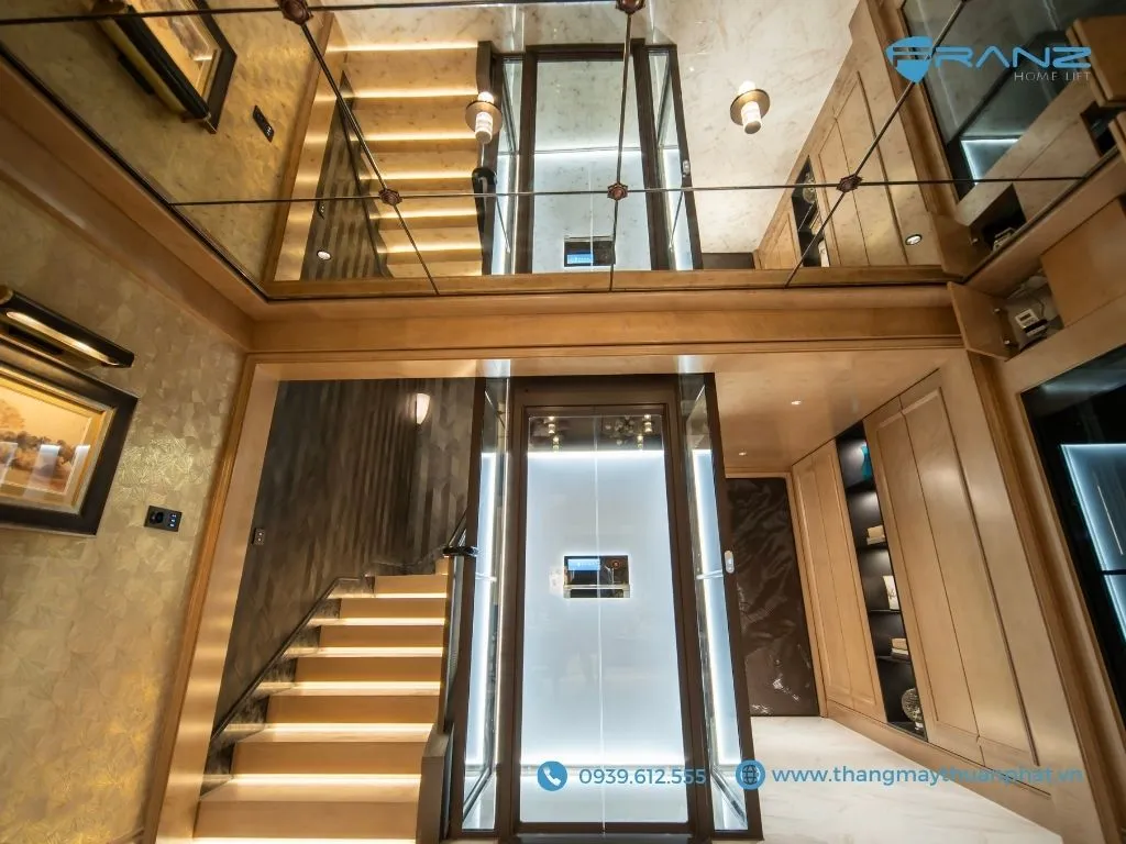 Thang máy kính Franz cửa mở 2 cánh