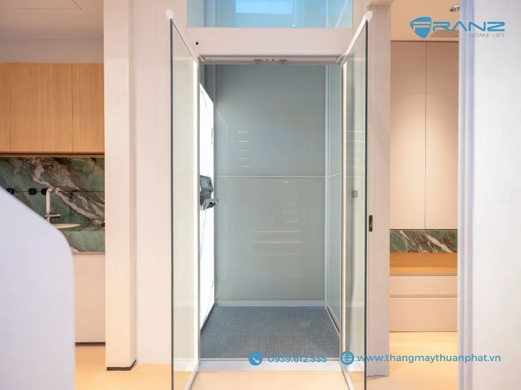 Thang máy kính Franz cửa mở 2 cánh