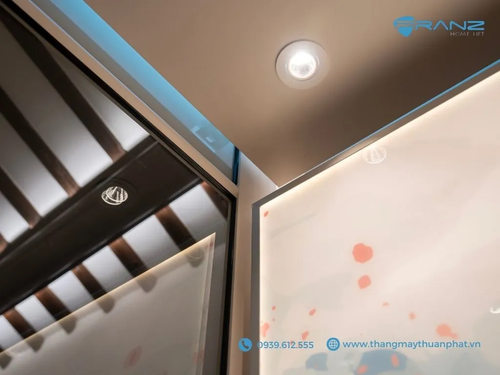 Thang máy kính Franz cửa mở 2 cánh