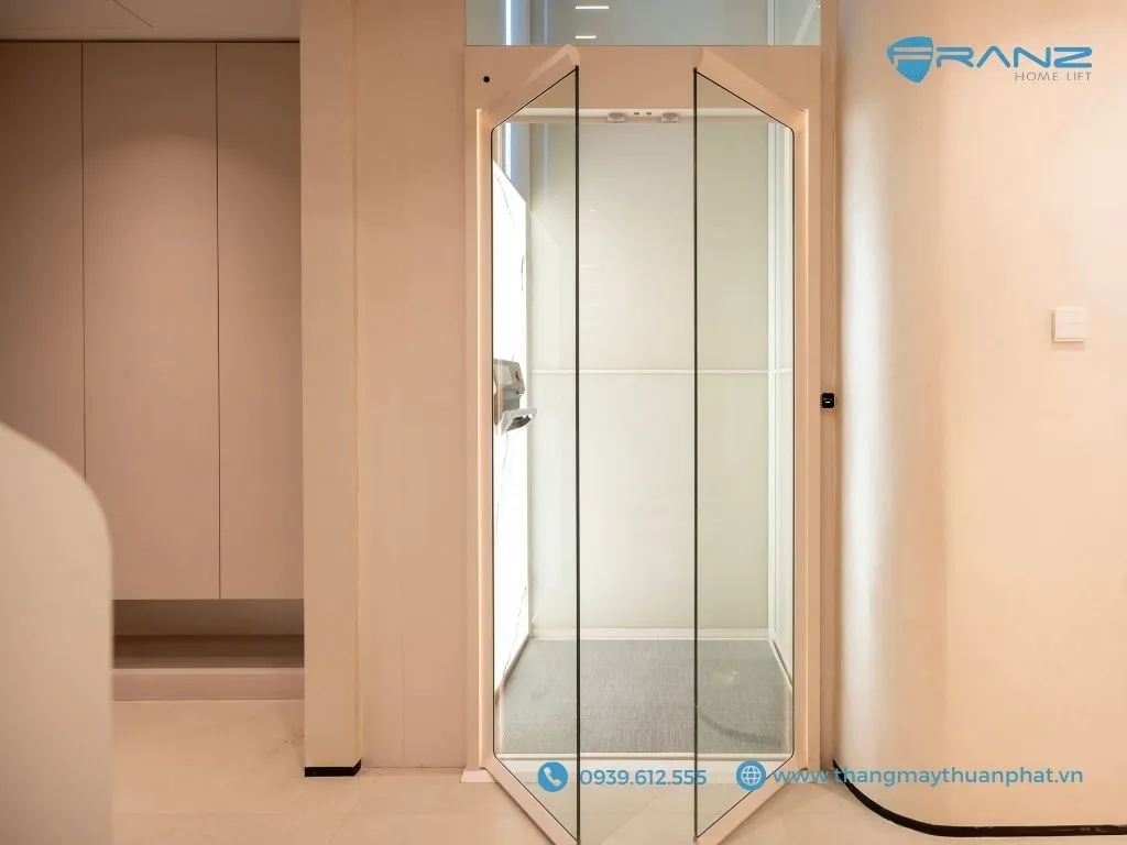 Thang máy kính Franz cửa mở 2 cánh