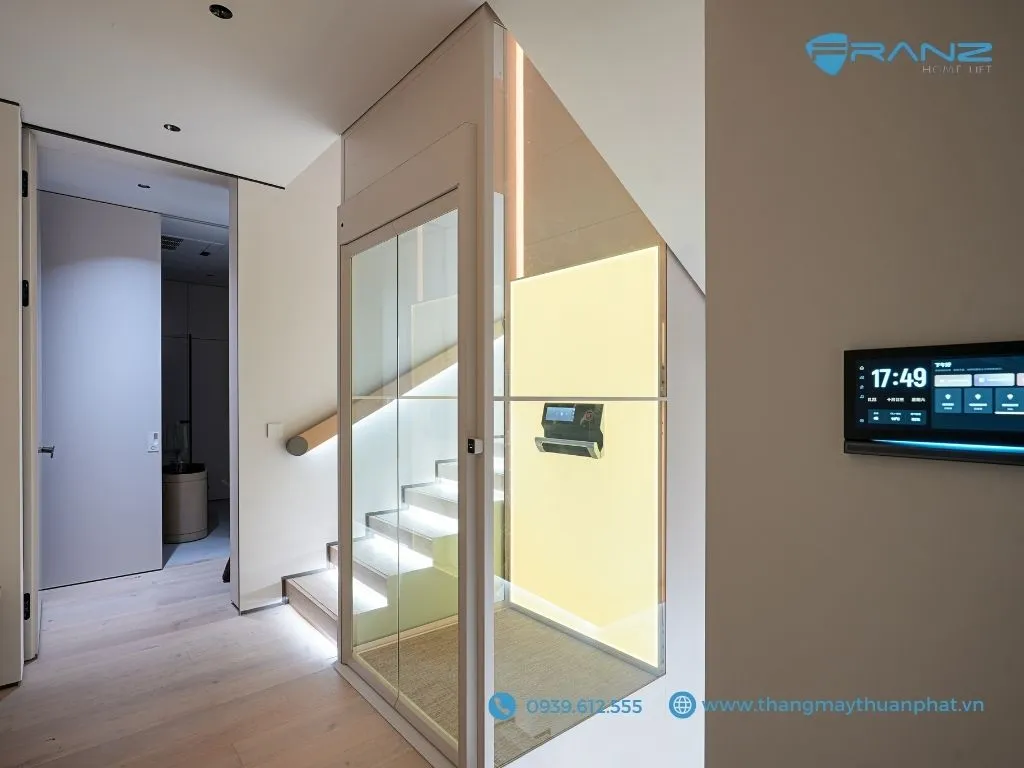 Thang máy kính Franz cửa mở 2 cánh