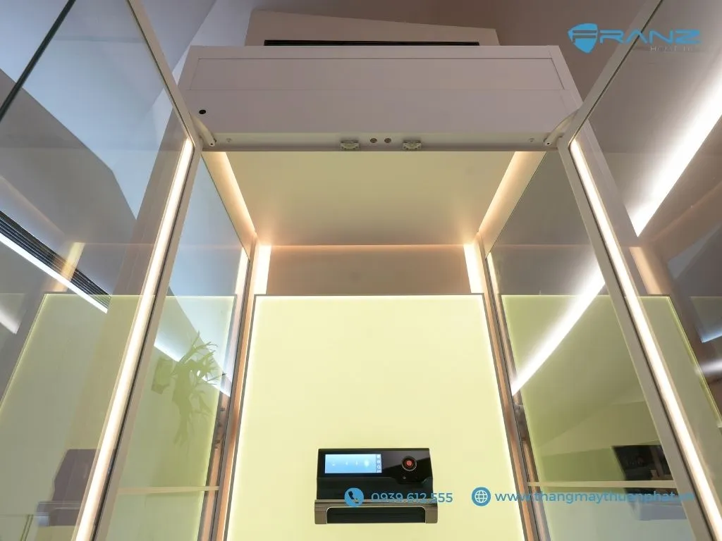 Thang máy kính Franz cửa mở 2 cánh