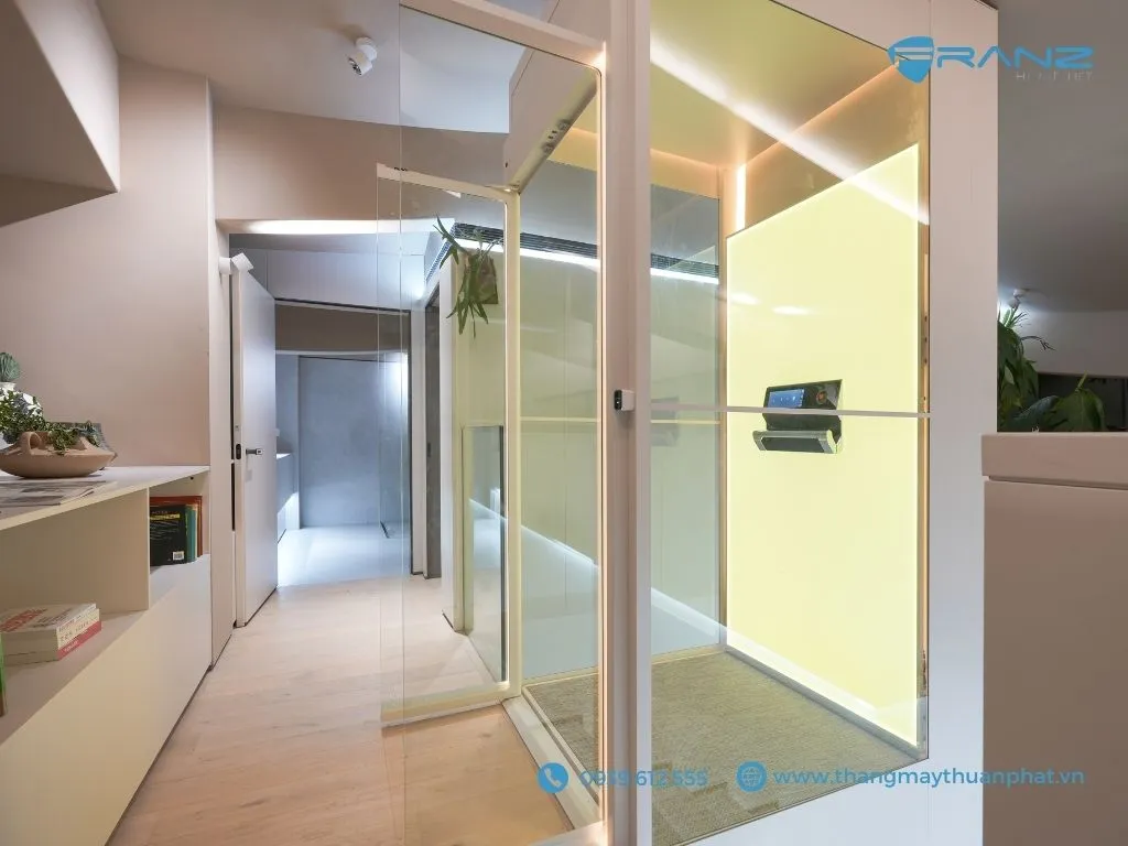 Thang máy kính Franz cửa mở 2 cánh