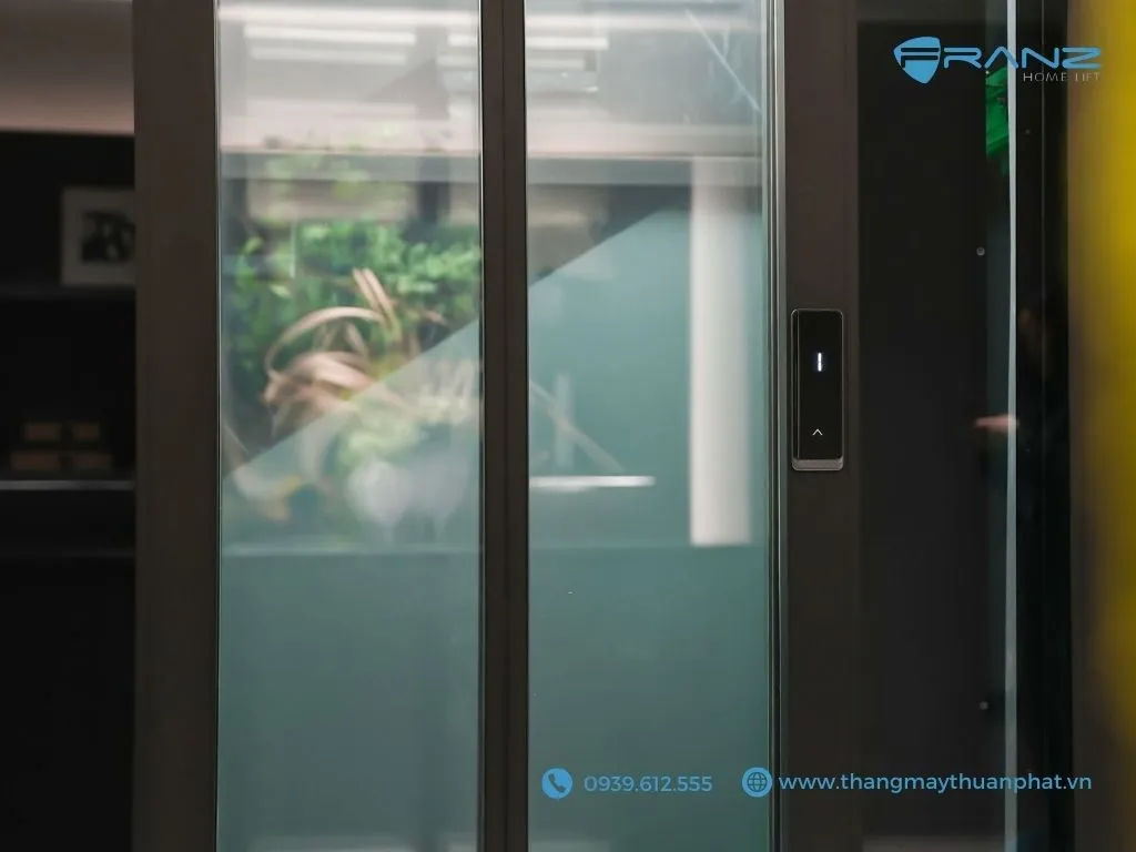 Thang máy kính Franz cửa mở tâm tự động