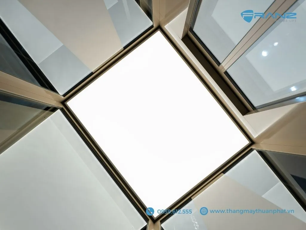 Thang máy kính Franz cửa mở tâm tự động