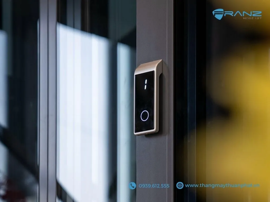 Thang máy kính Franz cửa mở tâm tự động