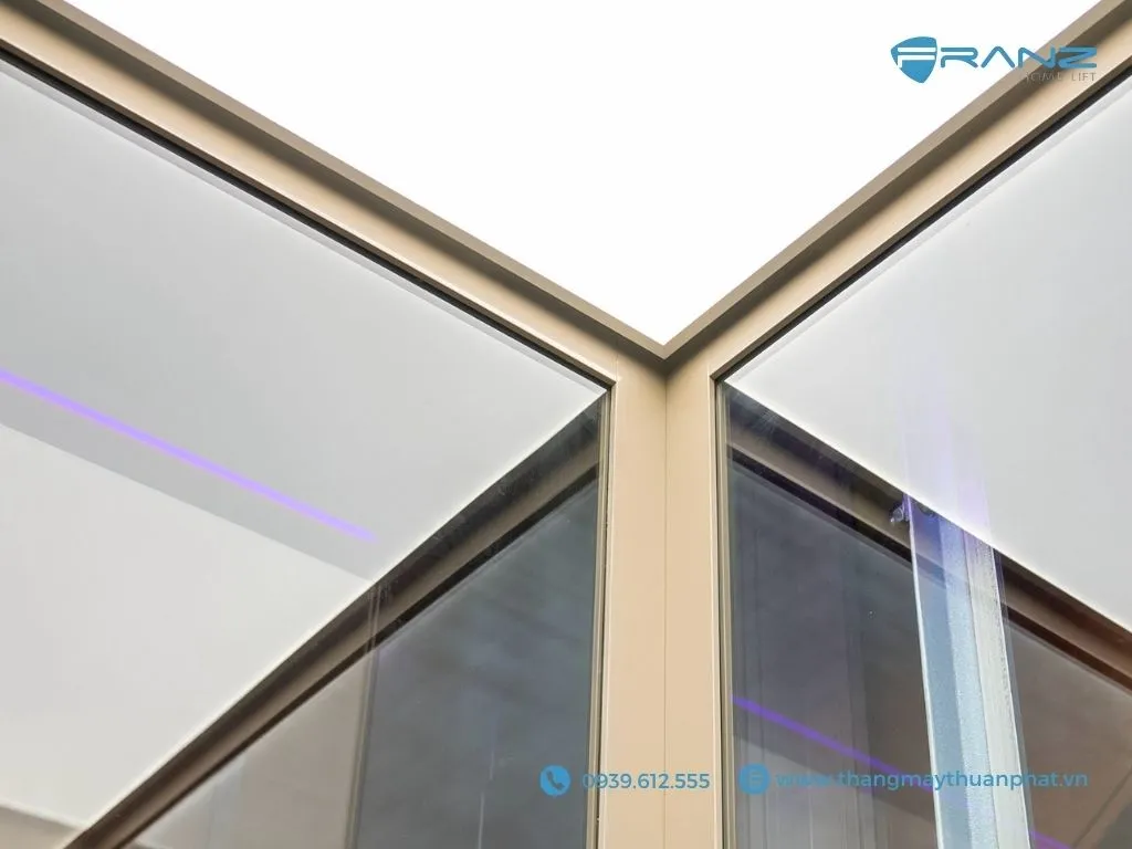 Thang máy kính Franz cửa mở tâm tự động