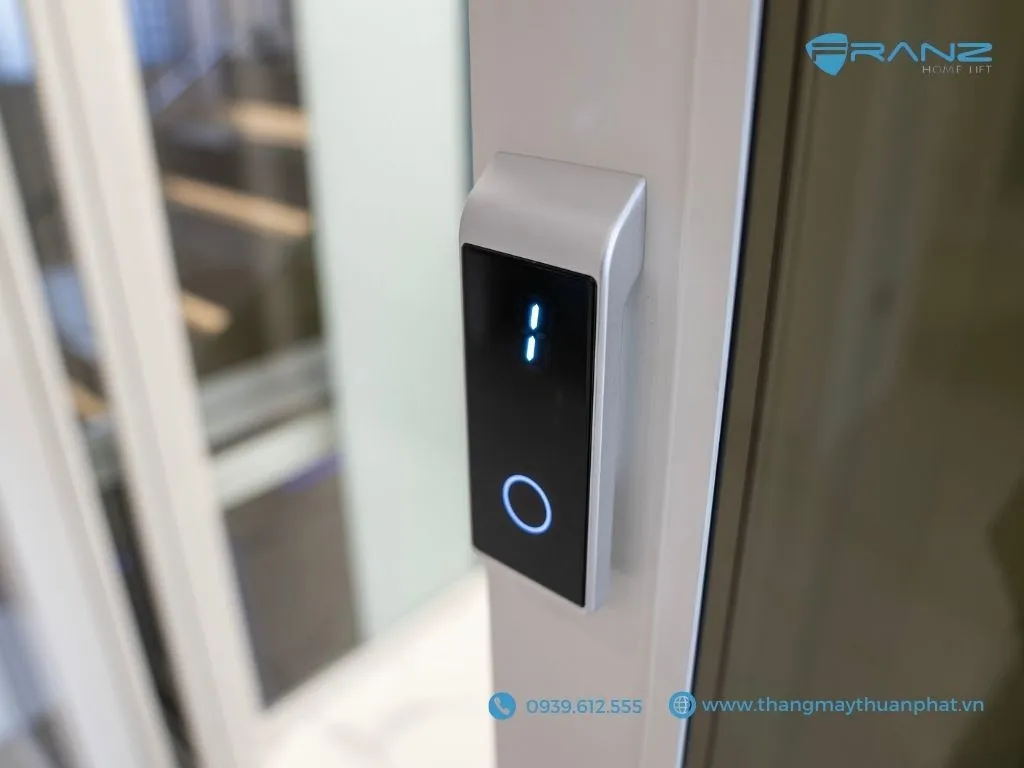 Thang máy kính Franz cửa mở tâm tự động