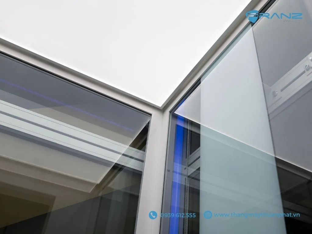 Thang máy kính Franz cửa mở tâm tự động