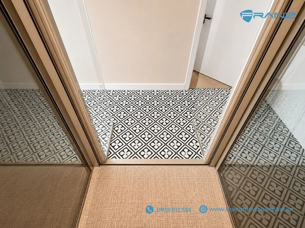 Thang máy kính Franz cửa mở 2 cánh