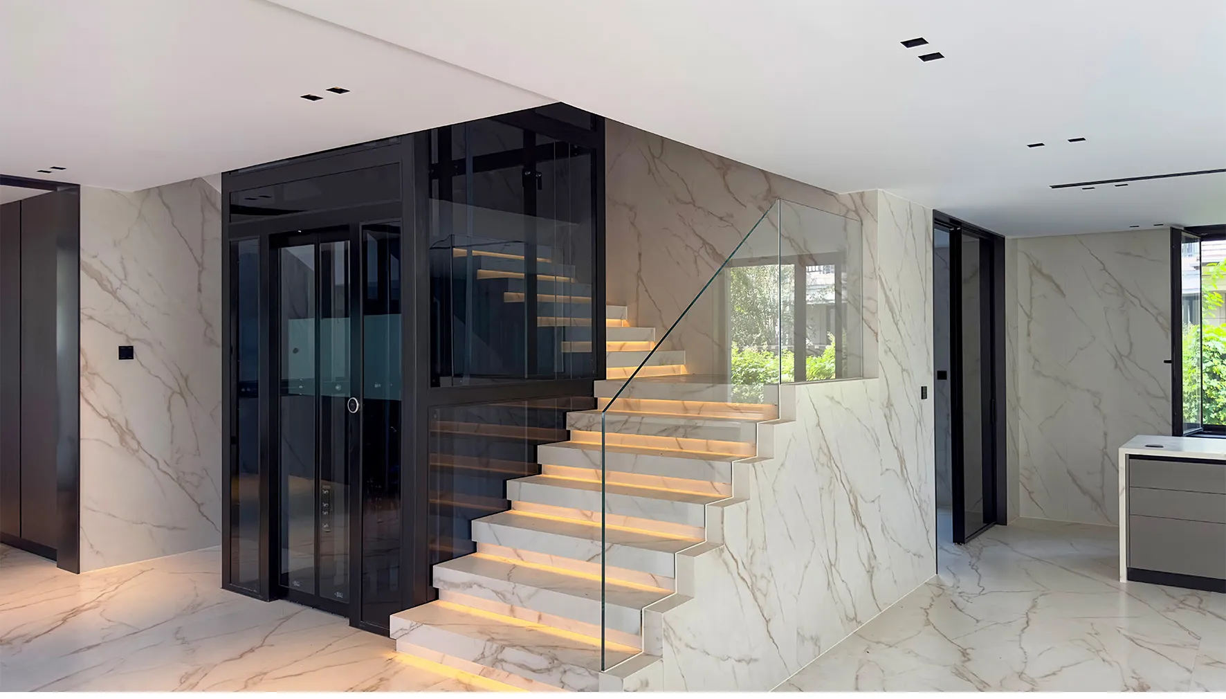 Thang máy kính Franz cửa mở tâm tự động